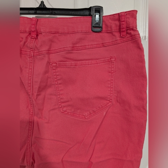 D. Jeans Coral Pink Capri Pant in Size 18W - Picture 8 of 11